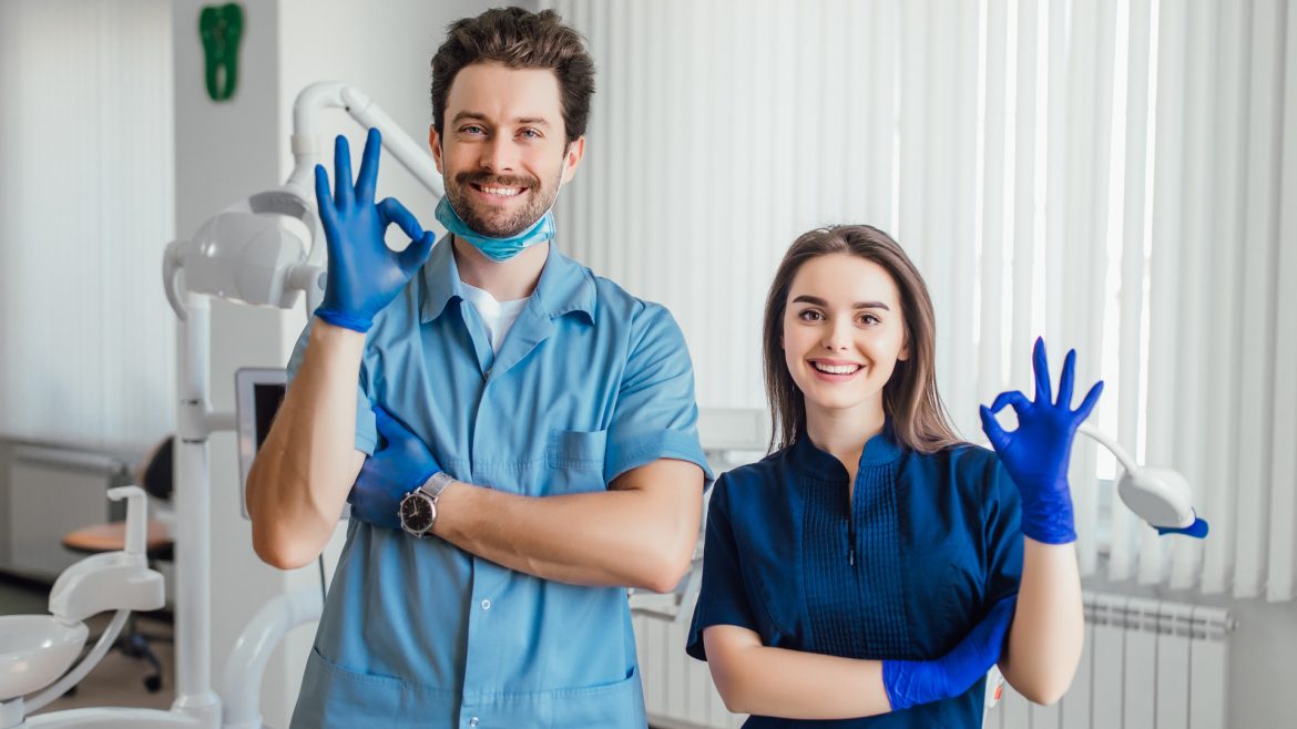 Tenue professionnelle dentiste : allier confort, hygiène et praticité au quotidien