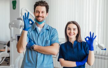 Tenue professionnelle dentiste : allier confort, hygiène et praticité au quotidien